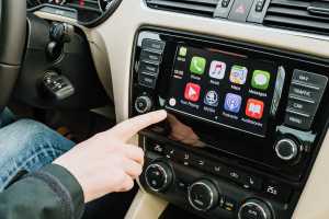 Pump the brakes GM, you're not going to win the CarPlay fight