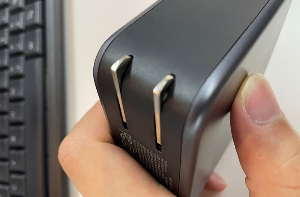Foldable plug pins on USB-C charger
