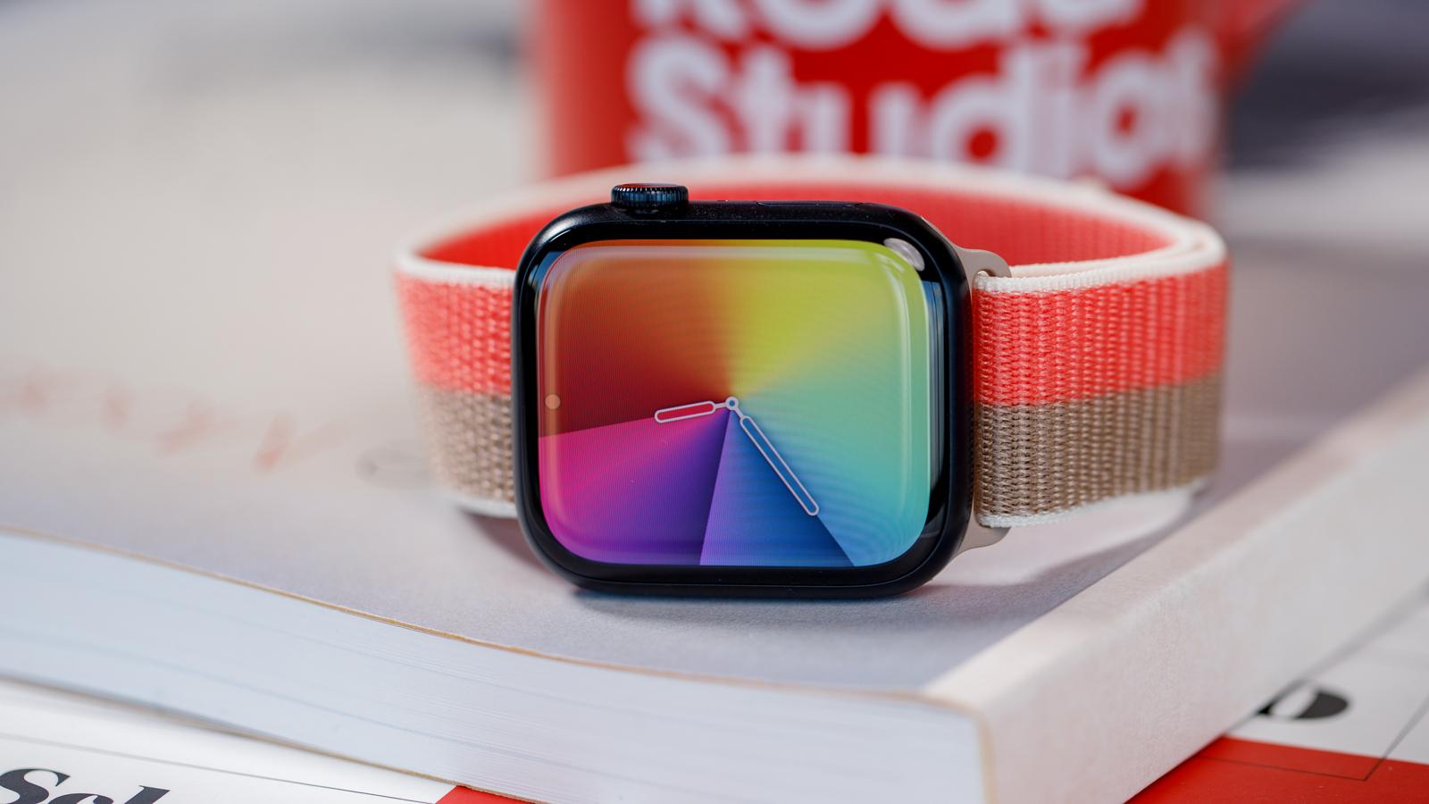 Apple Watch Series 8 rainbow