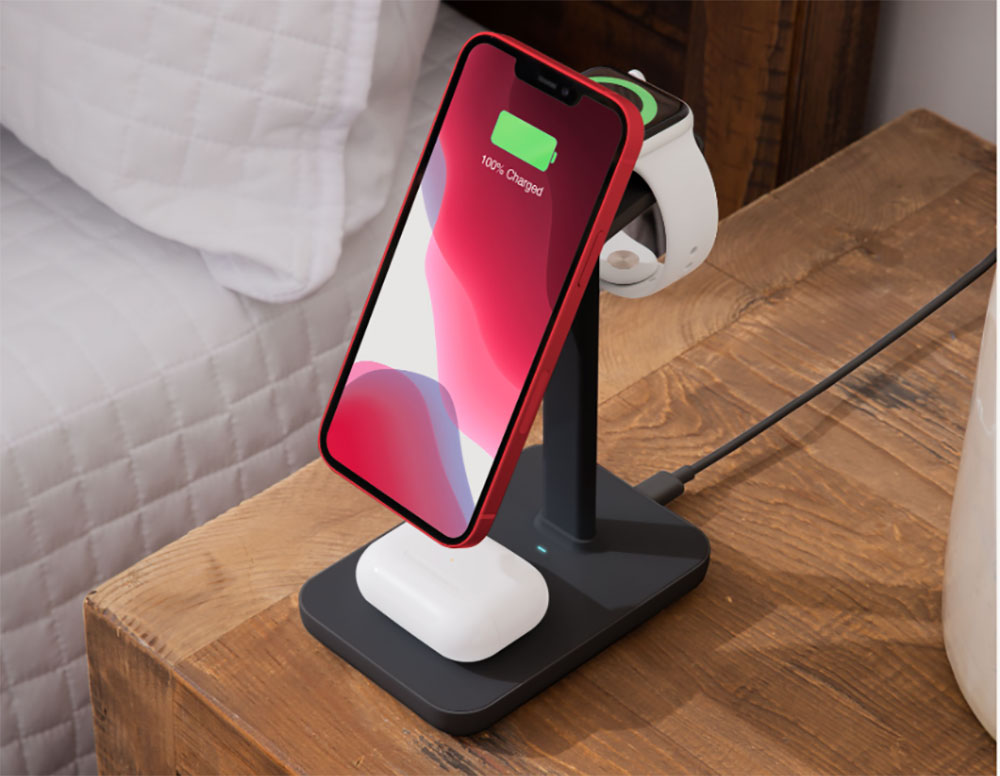 Twelve South HiRise 3 – Best 3-in-1 magnetic charger to save desk space